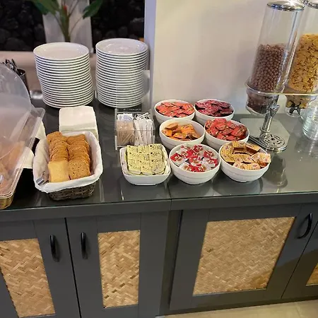 泽费罗斯酒店 3*