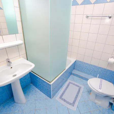 泽费罗斯酒店 酒店