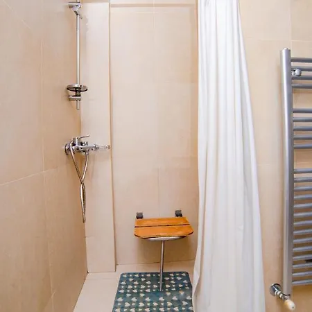 泽费罗斯酒店 3*