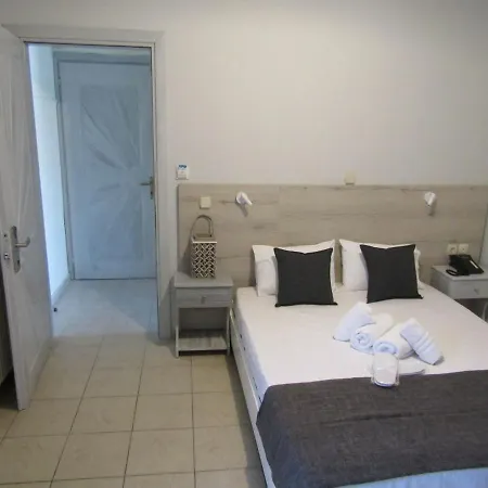 泽费罗斯酒店 3*