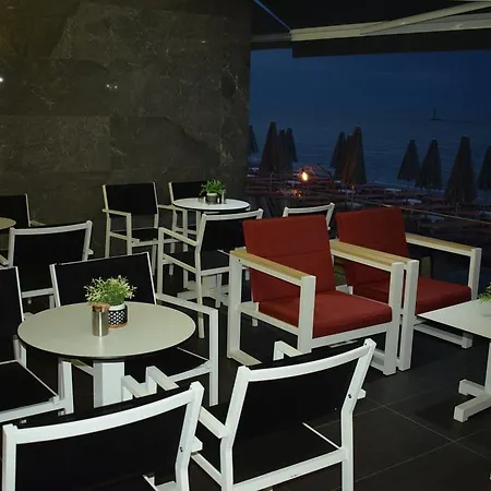 Zefyros Paralia Katerinis